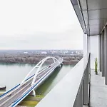 Skyline River & Eurovea Tower アパート ブラチスラヴァ