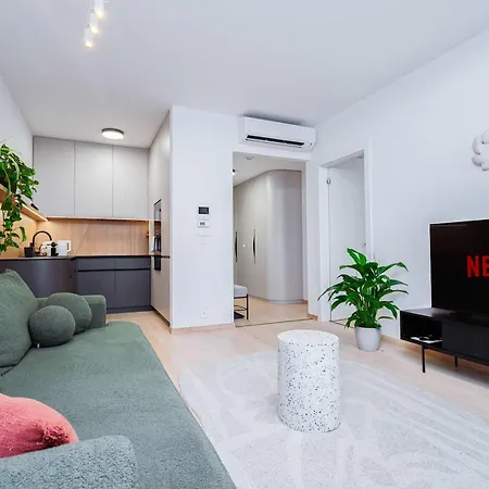 Skyline River & Eurovea Tower 아파트 *