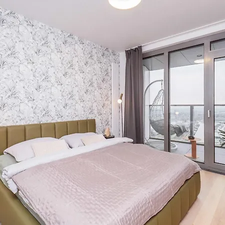 Skyline River & Eurovea Tower Appartement *