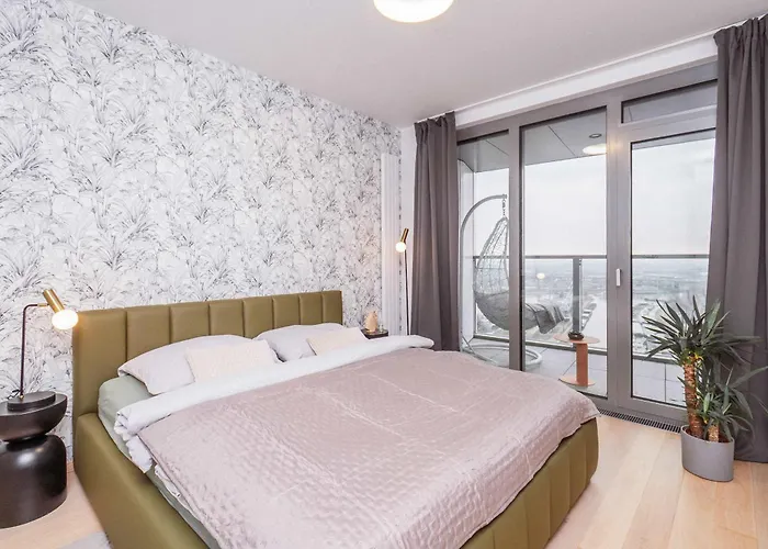 Skyline River & Eurovea Tower 아파트 *