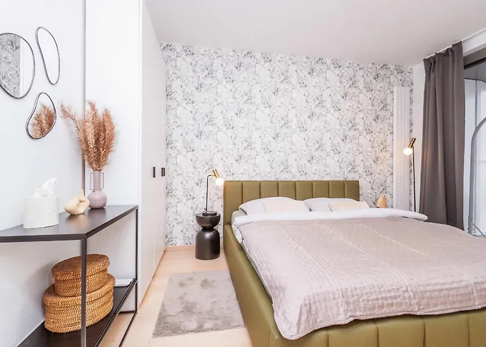 Skyline River & Eurovea Tower 公寓