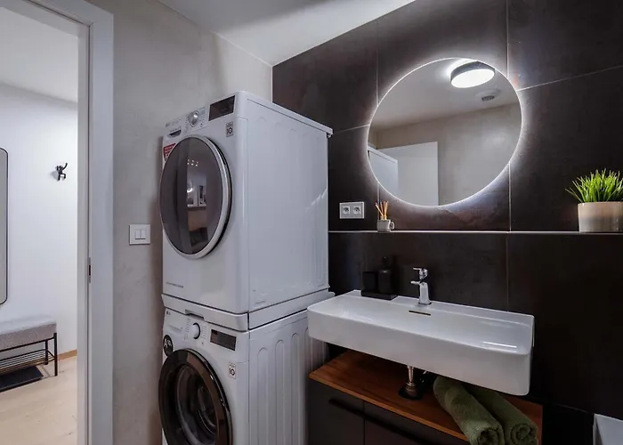 Skyline River & Eurovea Tower * 布拉迪斯拉发